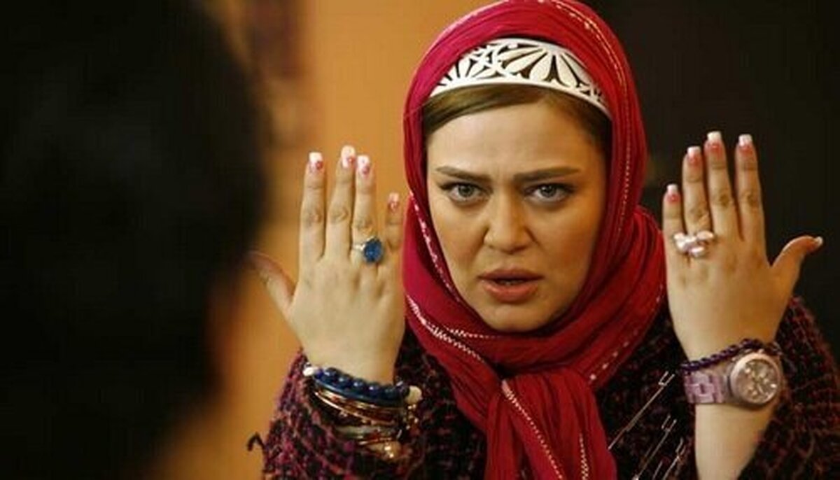 استایل کمی عجیب بهاره رهنما در مراسم ختم هادی مرزبان