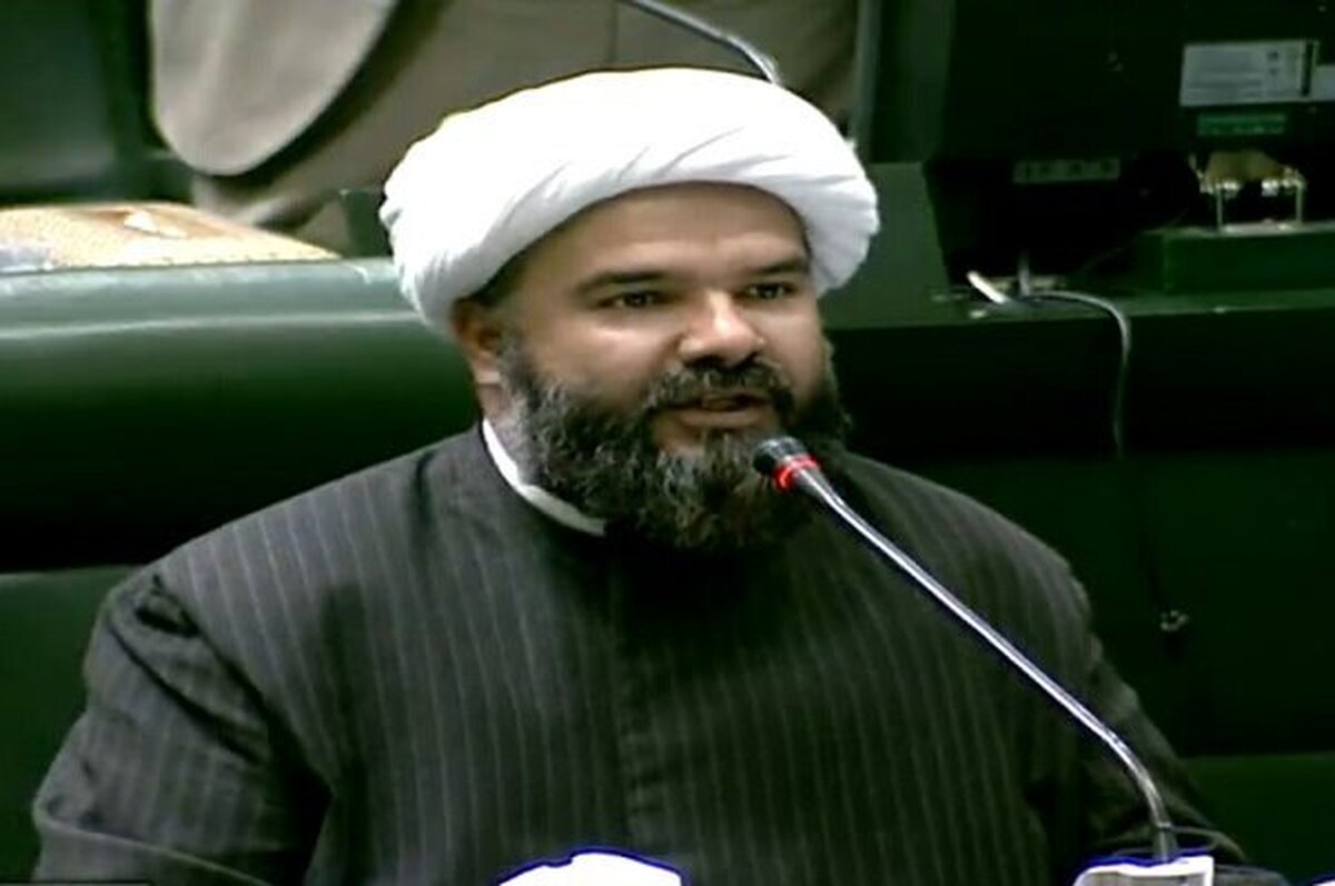 انتقاد عضو کمیسیون برنامه و بودجه از پرداخت حقوق کارمندان دولت