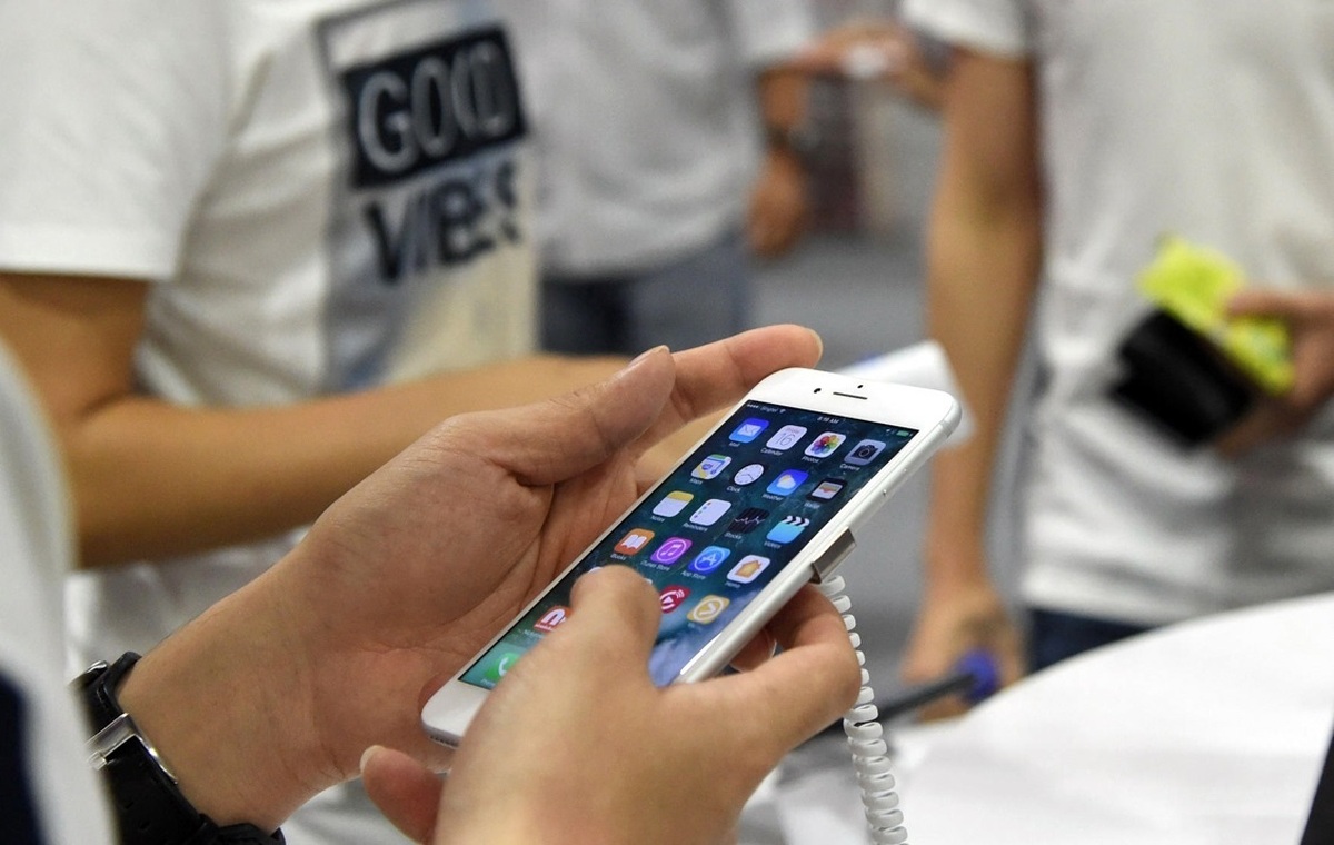 بزودی مسدودی ۱۲ هزار دستگاه گوشی‌ آیفون رفع می شود