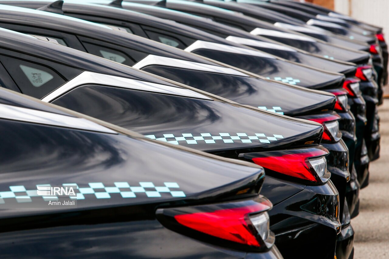 عضو شورای شهر تهران: نرخ سوم بنزین منجر به افزایش کرایه تاکسی نمی‌شود