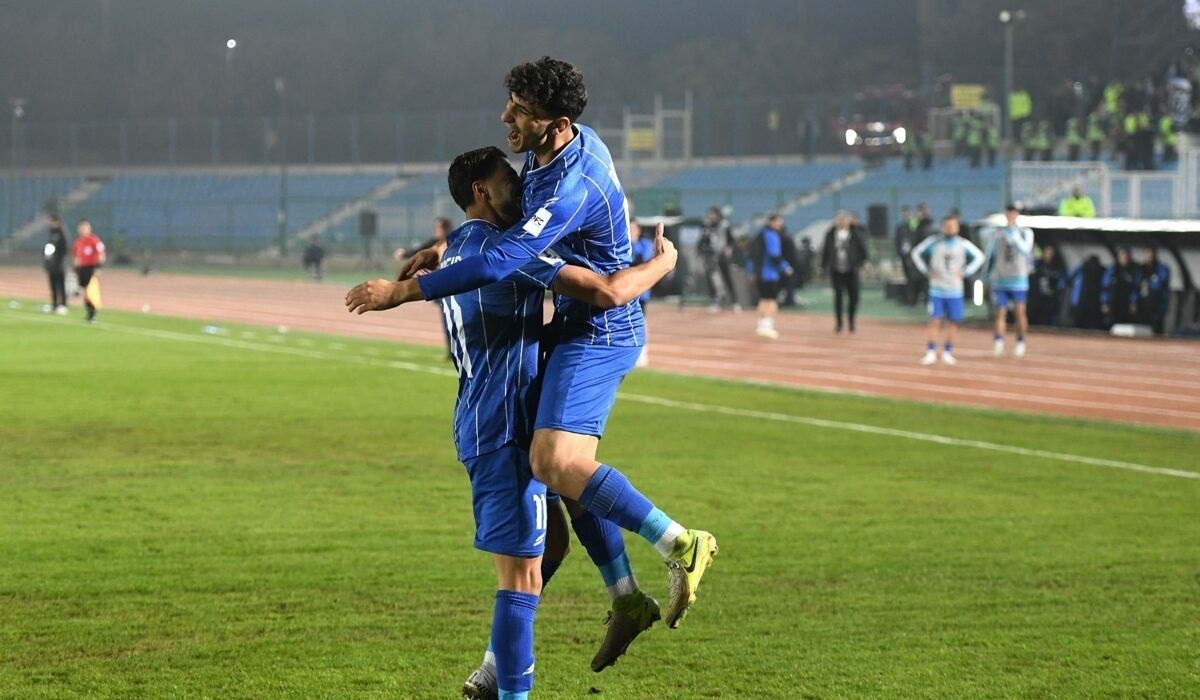 تقسیم کار ناعادلانه در استقلال؛ اسم‌ها پول می‌گیرند، جوانان جور می‌کشند!