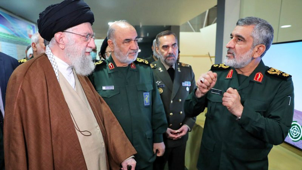 دستخط رهبر انقلاب برای نوه شهید حاجی‌زاده