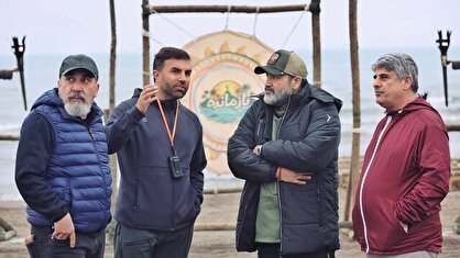 پرتاب سنگ به تاریخ ایران؛ نمایشی از ویران‌سازی ایران