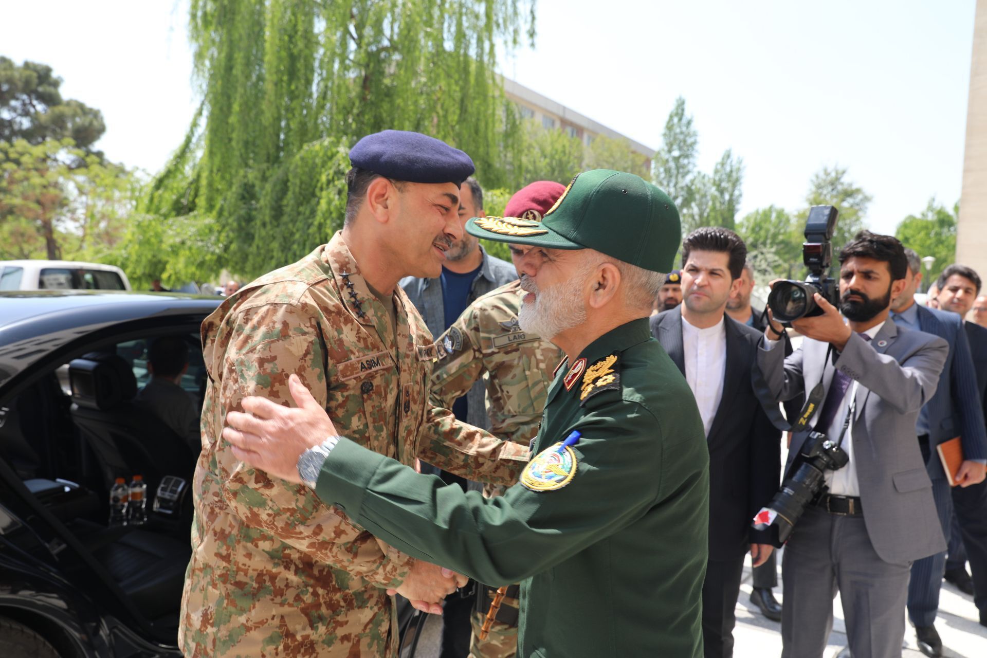 روز ۴۸ جنگ؛ آتش بس شکننده | ادامه میانجی گری فرمانده ارتش پاکستان بین ایران و آمریکا | حمله پهپادی به گروه‌های مخالف ایران در کردستان عراق | قالیباف: آمریکا به توافق عمل کند