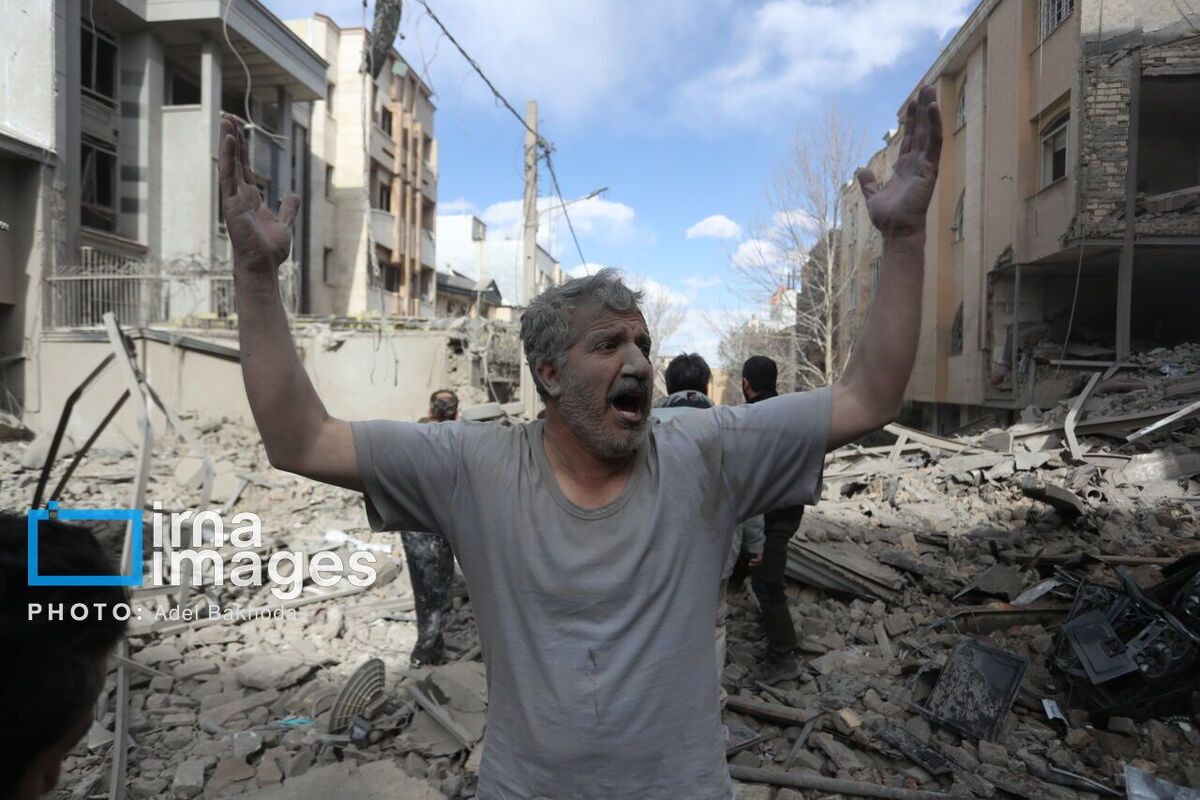 روز ۵۴ جنگ؛ آتش بس شکننده | حادثه در تنگه هرمز | قرارگاه خاتم‌الانبیا: نیروهای مسلح ایران دست به ماشه هستند