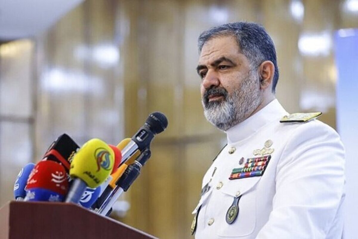 دریادار ایرانی: زیردریایی‌های ایران(دلفین‌های خلیج فارس) در تنگه هرمز دست به ماشه هستند