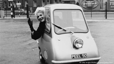 Peel P50
برخی مجلات خودرو، نام خودروی بسیار کوچک Peel P50 که بین سال‌های ۱۹۶۲ تا ۱۹۶۵ تولید می‌شد را نیز در لیست 