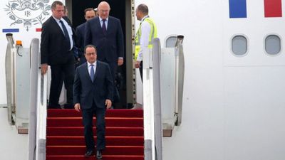 سران کشورها مانند رییس‌جمهور فرانسه با فرش قرمز پهن شده روی پله‌ها وارد اجلاس شدند جز آقای اوباما
