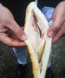 فروش ساندویچ‌های 100 هزارتومانی در ورزشگاه آزادی