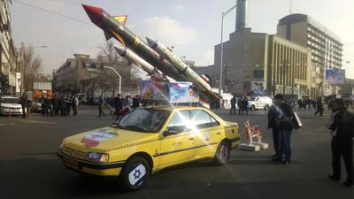  تاکسی حمل موشک در راهپیمایی ۲۲ بهمن