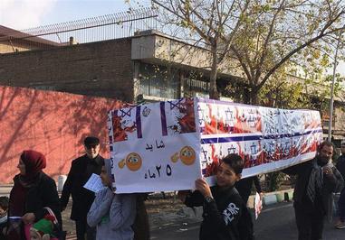 تشییع نمادین تابوت رژیم‌ صهیونیستی در راهپیمایی ۲۲ بهمن