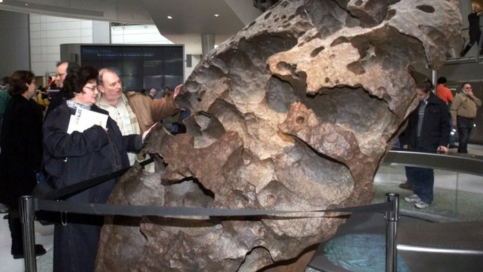 
شهاب سنگ ویلامت (Willamette) در آمریکا

این شهاب سنگ در سال 1902 در منطقه اورگن آمریکا کشف شد. وزن ویلامت حدود 15.5 تن و جنس آن از نیکل است. محققان بر این باورند که این شهاب سنگ متعلق به عصر یخبندان است و بیش از 13 هزار سال قدمت دارد.