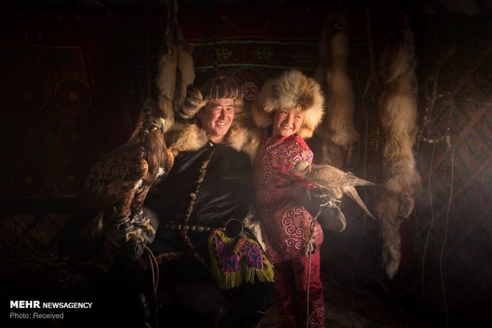 سوارکاران عقاب به دست مغولستان‎/تصاویر