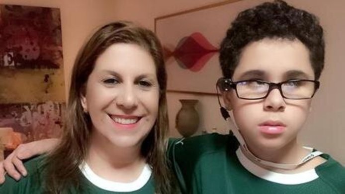 سیلویا گرکو (برزیل/پالمیراس - مادری که گزارشگر فوتبال برای پسر نابینای خود شد)