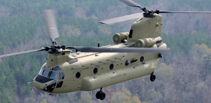 بالگرد آمریکایی از نوع چینوک CH-47 از یک پایگاه آمریکایی در شهر اربیل عراق به هوا برخواستند