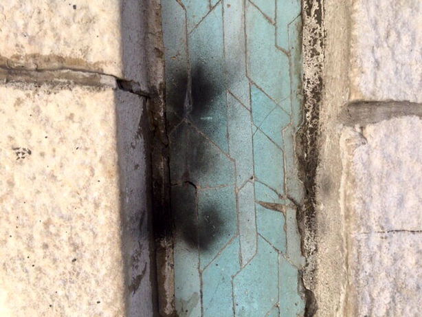 اثر آتش‌بازی روی بدنه برج آزادی
