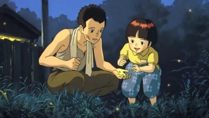مدفن کرم‌های شب تاپ (۱۹۸۸)

این انیمیشن ژاپنی، داستان دو خواهر و برادر یتیم را روایت می‌کند که مادرشان را از دست داده اند و اکنون سعی می‌کنند در دنیایی جنگ زده برای بقا تلاش کنند. بیشتر داستان پیرامون پسر بچه‌ای است که قصد دارد از خواهرش مراقبت کند و بعد از اقامت در خانه یکی از نزدیکانشان تصمیم می‌گیرند که به صورت مستقل زندگی کنند. این فیلم یکی از موثرترین آثار پروپاگاندا در ضد جنگ است.