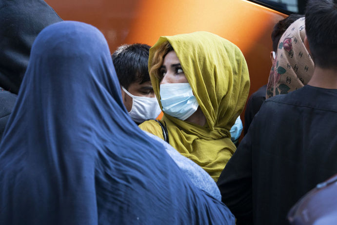 فرودگاه آمریکا و ورود زنان افغان
