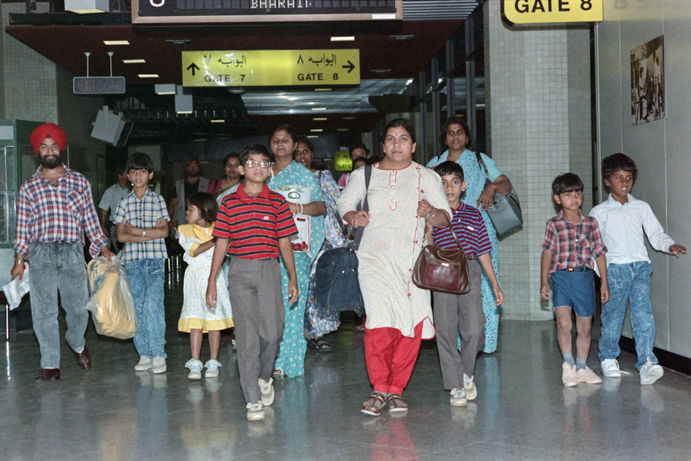 پناهندگان هندی، بنگلادشی و پاکستانی در حال ترک عراق سال ۱۹۹۰