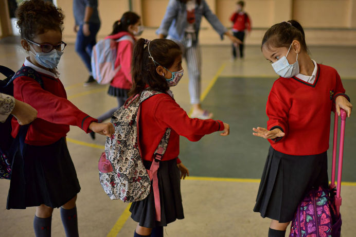 لباس مدرسه دانش آموزان در اسپانیا
