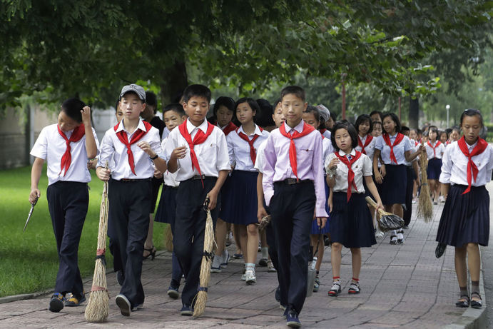 لباس مدرسه دانش آموزان در کره شمالی
