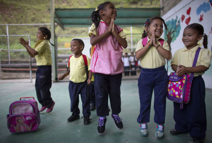 لباس مدرسه دانش آموزان در ونزوئلا

