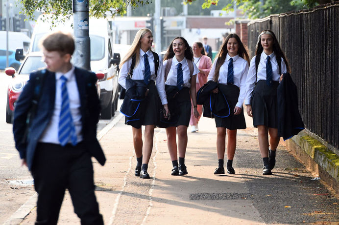 لباس مدرسه دانش آموزان در اسکاتلند
