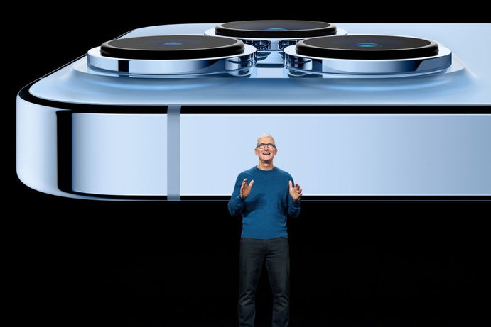 تیم کوک، مدیر کل اپل در مراسم رونمایی از اپل 13
