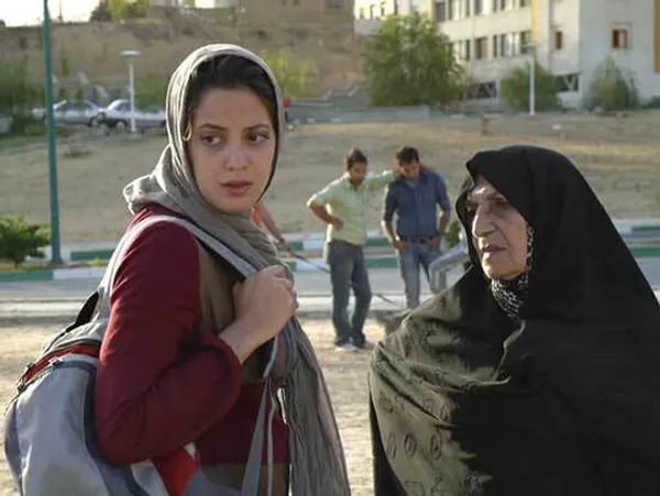 مریم در مرهم


&laquo;مرهم&raquo; ساخته علیرضا داود&zwnj;نژاد از دیگر فیلم&zwnj;های سینمای ایران است که به موضوع اعتیاد می&zwnj;پردازد و داستان دختر معتادی را روایت می&zwnj;کند که از خانه فرار کرده است. طناز طباطبایی در این فیلم نقش این دختر معتاد را بازی می&zwnj;کند که درد&zwnj;ها و رنج&zwnj;های یک دختر با این وضعیت و شرایط را در جامعه به خوبی به تصویر می&zwnj;کشد و حس همذات&zwnj;پنداری مخاطب به ویژه نسل جوان را برمی&zwnj;انگیزد.