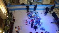 عکس| توقف مراسم خاکسپاری مارادونا به دلیل اوج گرفتن تنش‌ها