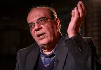 عباس عبدی به ۱ سال حبس محکوم شد / حکم ۲ ماه توقف روزنامه اعتماد