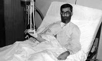 عکس| ماجرای ترور آیت‌الله خامنه‌ای از زبان همسر ایشان؛ مجبور شدند بدل آقای خامنه‌ای را دربرانکارد بگذارند