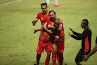 فولاد قهرمانی پرسپولیس را به تاخیر انداخت/ تساوی تیم‌های قعر جدول