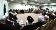 رهبر انقلاب: وقتی فلان کنوانسیون مورد بحث است، دو طرف نباید به جان هم بیفتند| از درگیری داخلی پرهیز کنیم| نباید بخاطر تعصب علیه دشمن، مخالفان خود را به همراهی با دشمنان منتسب کرد| از ناحیه‌ای که دشمن تصور نمی‌کند به او ضربه می‌زنیم| به جوانان اعتقاد و اعتماد دارم اما این به معنای کنترل نشدن احساسات جوانان نیست