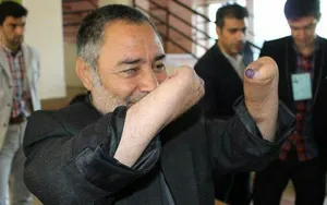 تصویر دیدنی یک جانباز در حال رای‌دادن