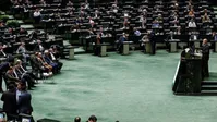 آغاز جلسه بررسی استیضاح همتی در صحن مجلس با حضور پزشکیان