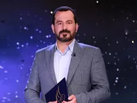 عکس| مجری دیگر صداوسیما، استاد دانشگاه شریف می‌شود