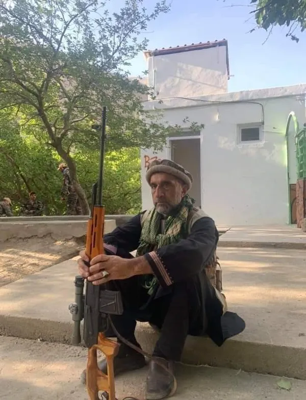 روح الله برادر بزرگتر امرالله صالح که به دست طالبان کشته شد

