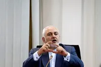 ظریف: تحریم بانک مرکزی برای جلوگیری از تامین غذا و داروی مردم است