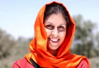 چرا نازنین زاغری و انوشه آشوری آزاد شدند؟ انگلیس ۵۳۰ میلیون دلار به ایران پرداخت کرد؟