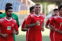 شعار علیه عرب و احمدزاده در تمرین پرسپولیس/ استارت سرخ‌پوشان زیر نظر باقری