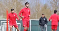توافق پرسپولیس با عزت‌اللهی برای نیم‌فصل