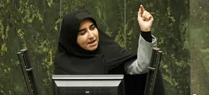 انتقاد شدید نماینده مجلس از دولت رئیسی: بسیاری از برآوردهای بودجه ۱۴۰۱ غلط است/ برخی وزرا سر کوچه فامیلی نشسته‌اند