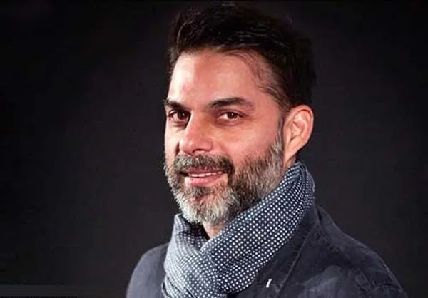پیمان معادی
پیمان معادی متولد کشور آمریکا است. این هنرمند که سال&zwnj;های کودکی خود را در این کشور زندگی کرده است تسلط بسیاری روی زبان انگلیسی دارد و در چند فیلم و سریال هالیودی مانند عدالت کیفری، آخرین شوالیه&zwnj;ها و کمپ اشعه ایکس ایفای نقش کرده است.
