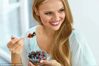 با مصرف این مواد غذایی موهای بهتری داشته باشید
