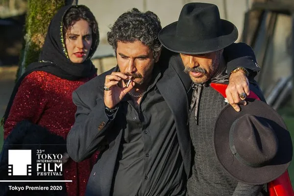 تک تیرانداز

فیلم سینمایی "تک تیرانداز" به کارگردانی علی غفاری و تهیه&zwnj;کننده: ابراهیم اصغری است.

کامبیز دیرباز، امیررضا دلاوری، علیرضا کمالی و انوش معظمی به&zwnj;عنوان بازیگران فیلم سینمایی &laquo;تک&zwnj;تیرانداز&raquo; معرفی شدند.

این فیلم کاری از انجمن سینمای انقلاب و دفاع مقدس و بنیاد فرهنگی روایت فتح است. در این فیلم سینمایی کامبیز دیرباز ایفاگر نقش شهید عبد الرسول زرین بزرگ&zwnj;ترین تک&zwnj;تیرانداز جنگ&zwnj;های معاصر است.

&laquo;تک&zwnj;تیرانداز&raquo; فیلمی قهرمان محور است و برشی کوتاه از حضور حماسی بهترین تک&zwnj;تیرانداز دوران دفاع مقدس را در قالب یک داستان جذاب و اکشن روایت می&zwnj;کند.