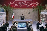رهبر انقلاب: وقتی در وسط یک حادثه هستیم درست نمی‌شود ابعاد آن را شناخت