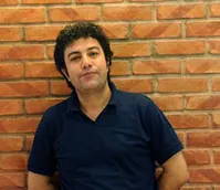 یک کارگردان تئاتر در بیمارستان بستری شد