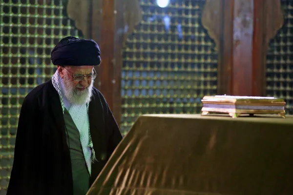 حضور رهبر انقلاب در حرم مطهر امام خمینی(ره).