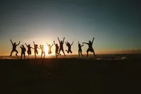 به این ۱۰ مورد اهمیت ندهید تا شاد‌تر زندگی کنید